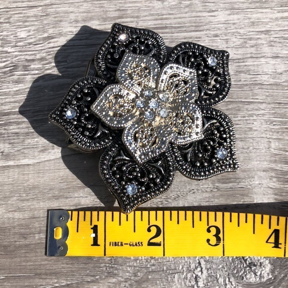 Beautiful large flower belt buckle - Picture 3 of 5